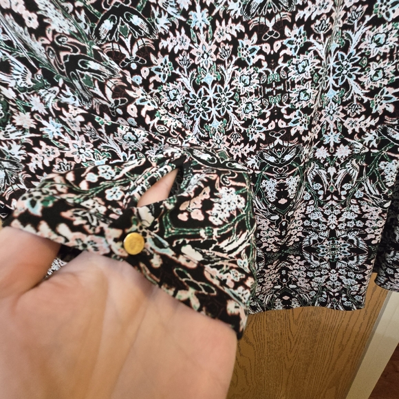 Black and White Patterned Women Top - Picture 6 of 6